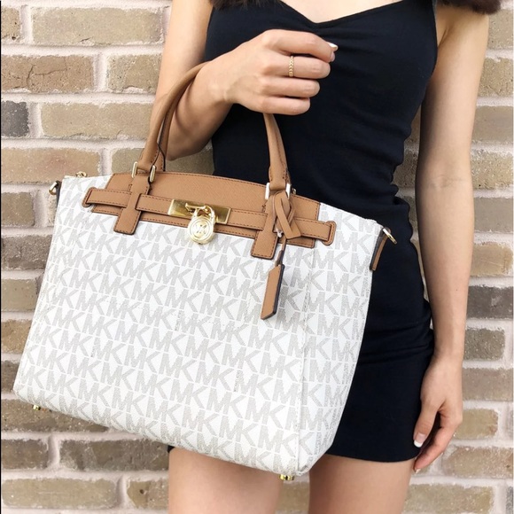 Michael Kors Handbags - Gaby’sBags👜❤️-NWT Michael Kors Large Zip Satchel